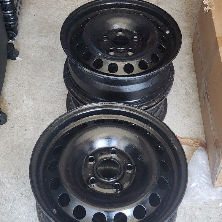 4 Rims From Toyota Prius V 2012 Size 15 inch 5 lug