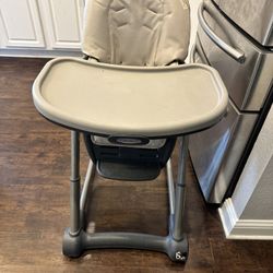 2 High Chairs