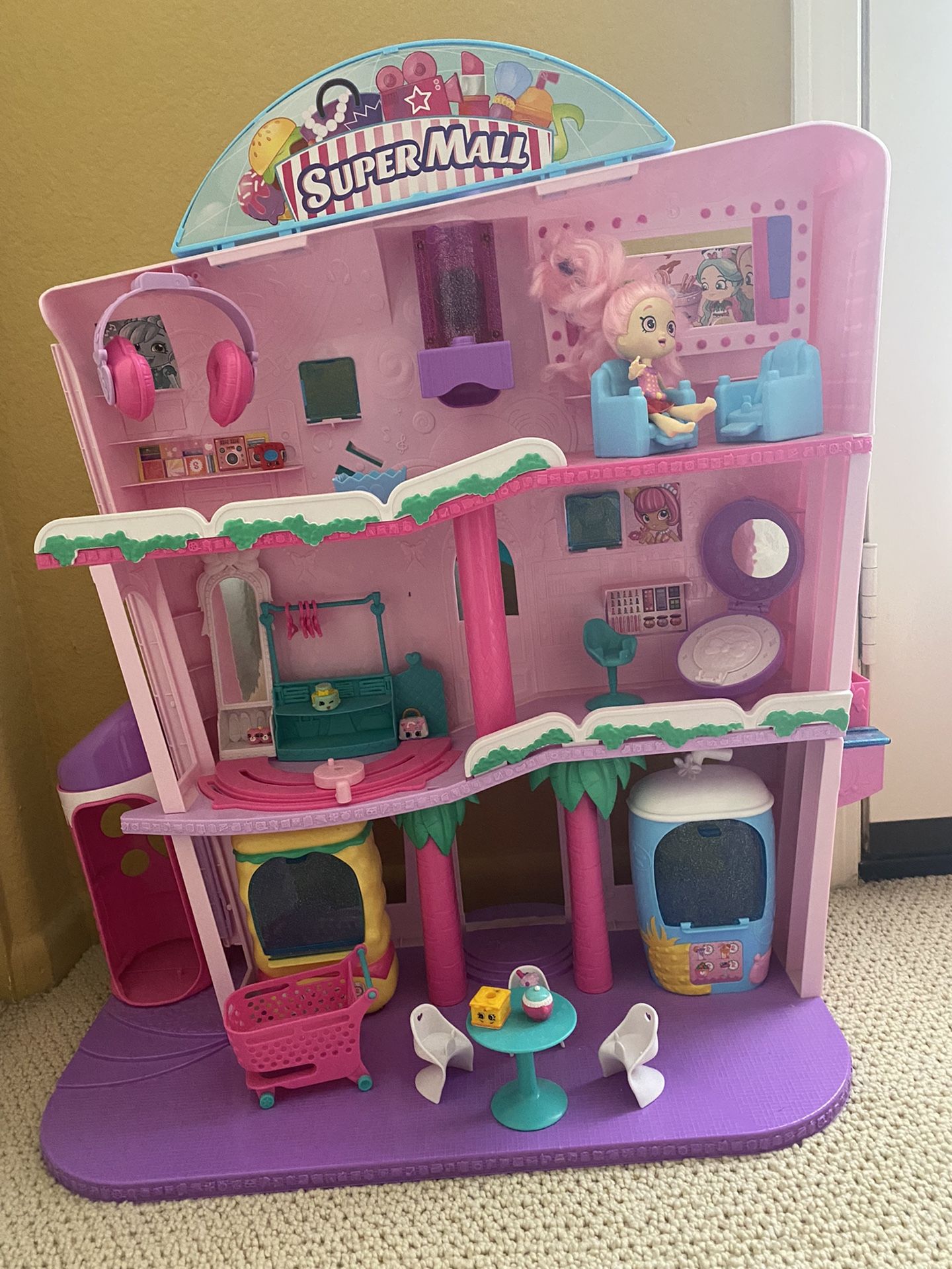 Shopkins Super Mall Playset With 1 Shoppies Doll