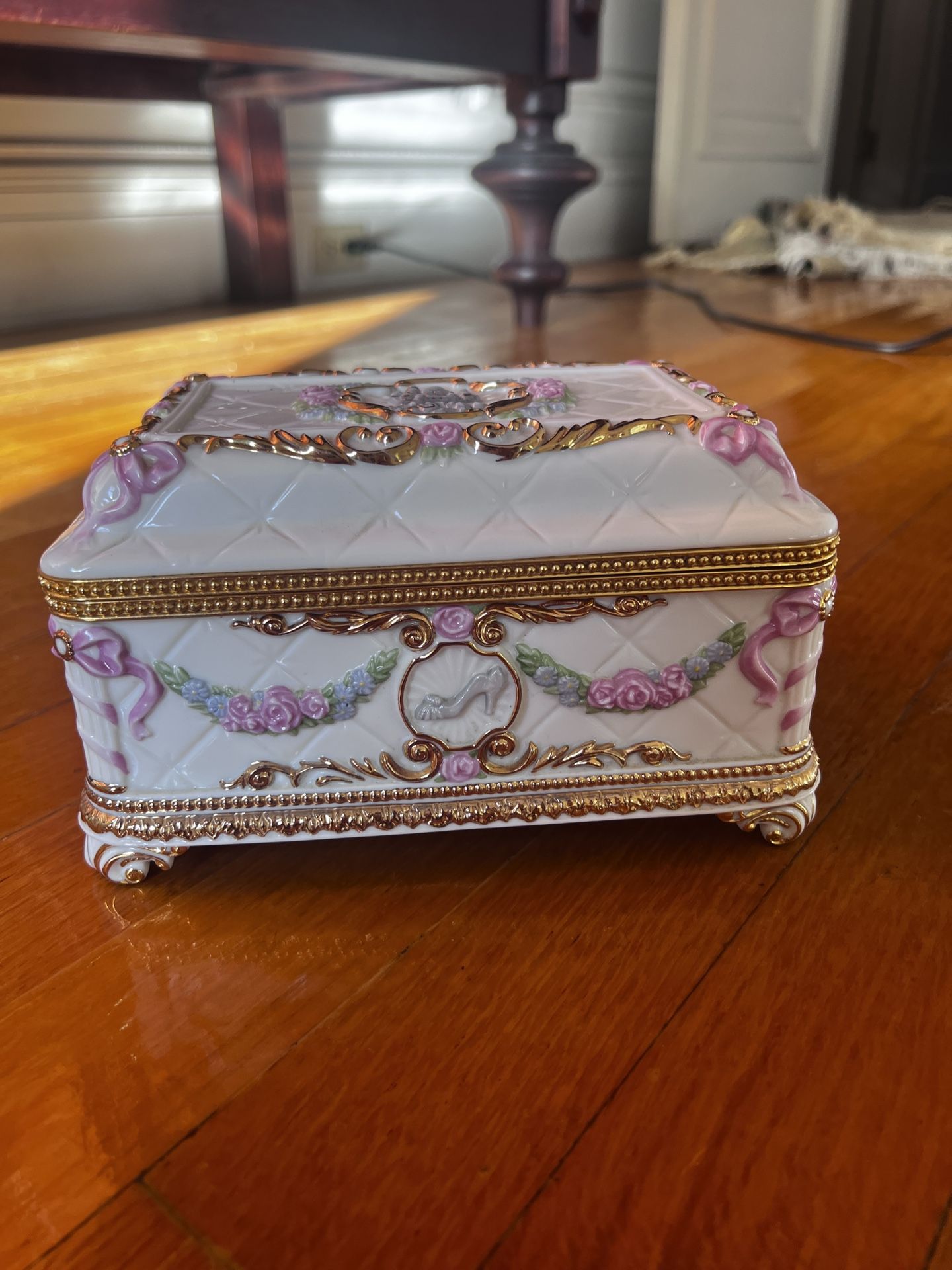 House of Faberge - Musical jewelry Box Collector Vintage