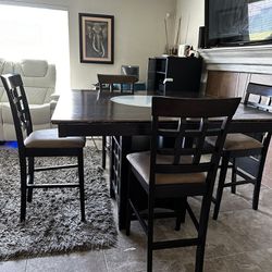 Clean Dinning/ Breakfast Table Set With A Total Of 6 Seats