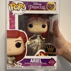 Ariel (GOLD) with pin #220 Funko Pop Exclusive