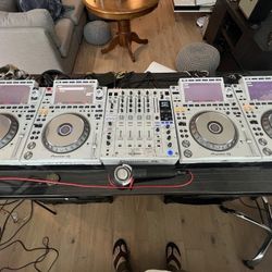 Pioneer CDJ 3000 White Limited X4
and Nexus 2 Signed by Various Artists