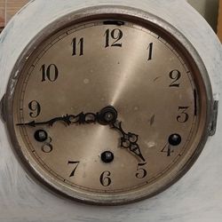 ANTIQUE MANTEL CHARMING CLOCK
