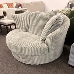 Lindyn Oversized Chais $10 Down payment,financing and Delivery Available