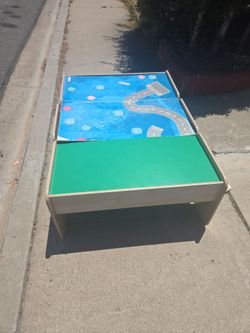 Free kids play table