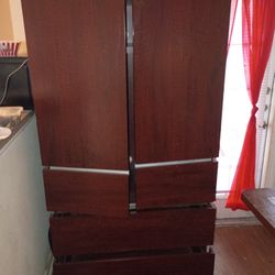 Large Cabinet/Entertainment Center