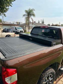 Truck tool box