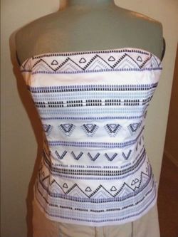 Size 4 White House Black Market White Embroidered Blue NEW with TAGS