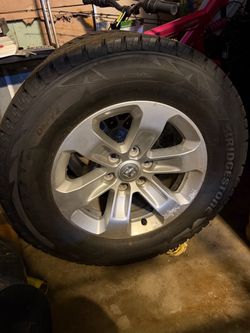 275/65r18 tires rim included