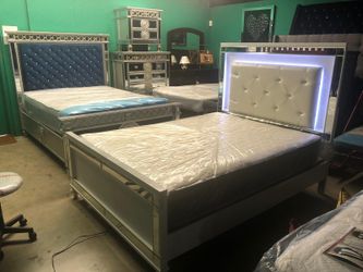 White Modern King Frame with Lights and Mirror trim