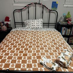 Sagstua Black Queen Size Bedframe + Matress