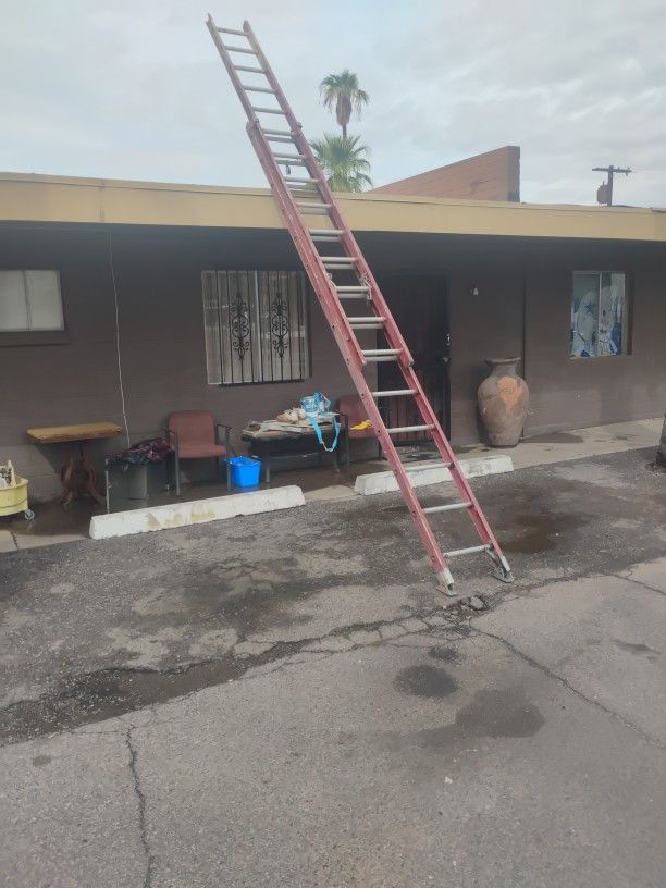 28 Ft Extension Ladder $200