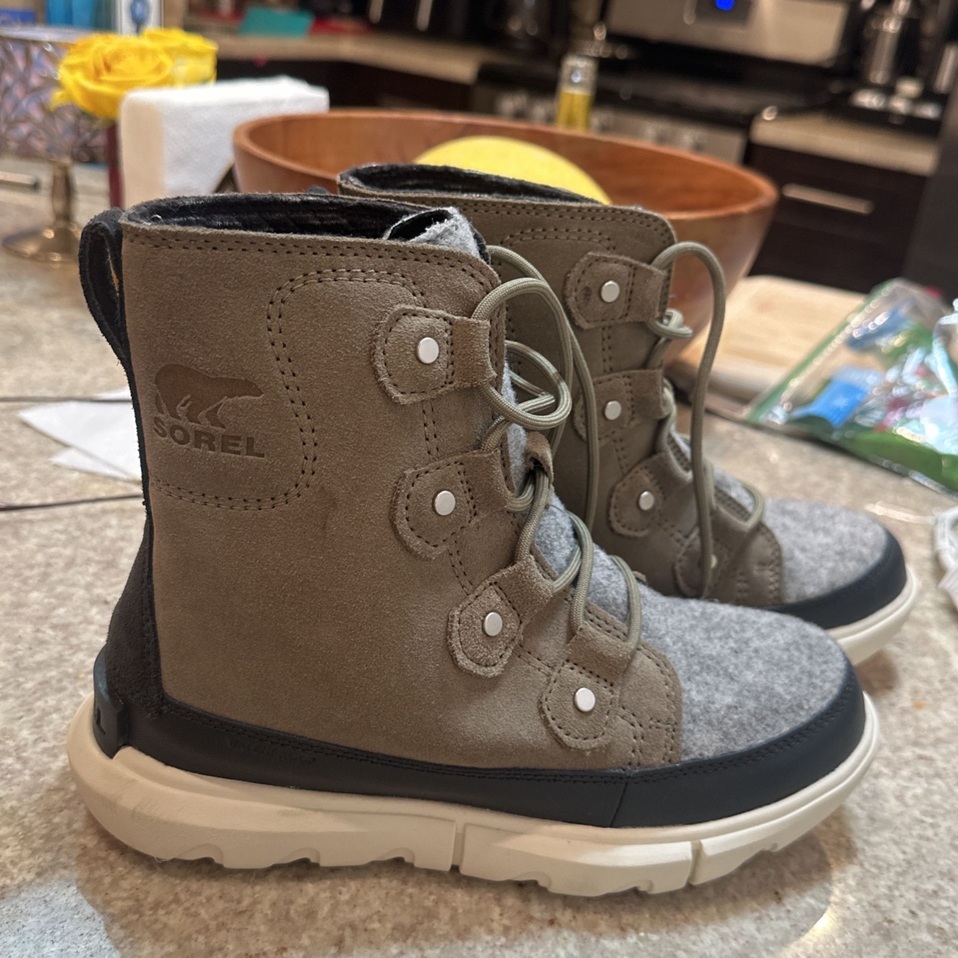 Sorel Insulated Waterproof Boots Size 6