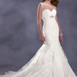 Free Wedding Dress ( Very clean) 