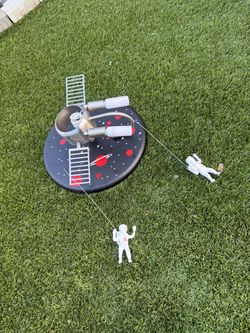 SPACESHIP CEILING LIGHT WITH CARTOON ASTRONAUTS ( RETAILS $200)
