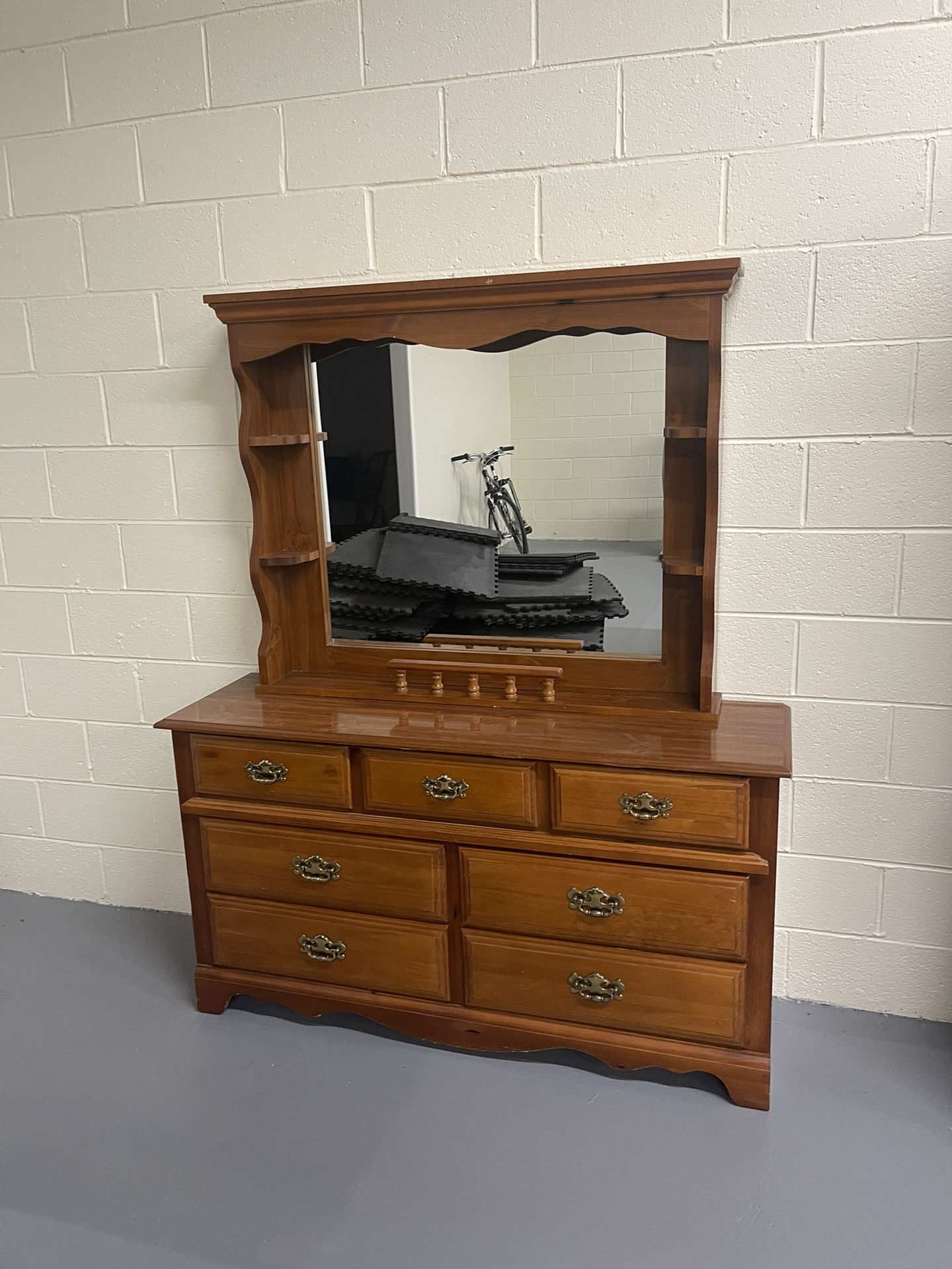 Broyhill Bicentennial Vanity Dresser