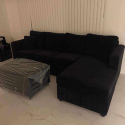 Brand New Black Sectionals With Free Ottoman 