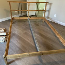 Queen bedframe