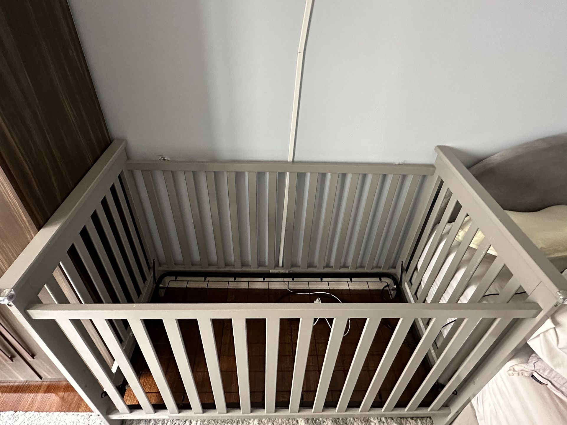 Delta children adley crib hotsell