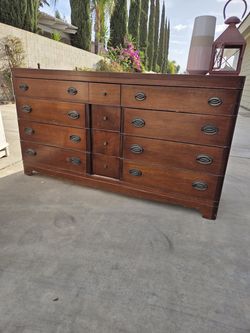 Dresser