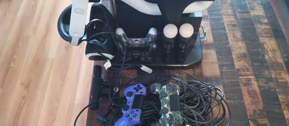 PlayStation 4 bundle with games and two extra controllers