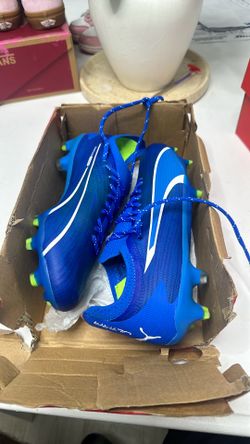 Soccer cleats