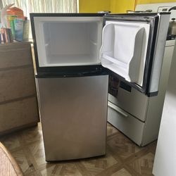 Mini Fridge 