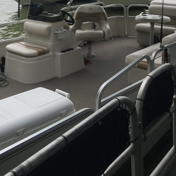 22 foot pontoon turned into a tri toon 90 hp Yamaha two-stroke