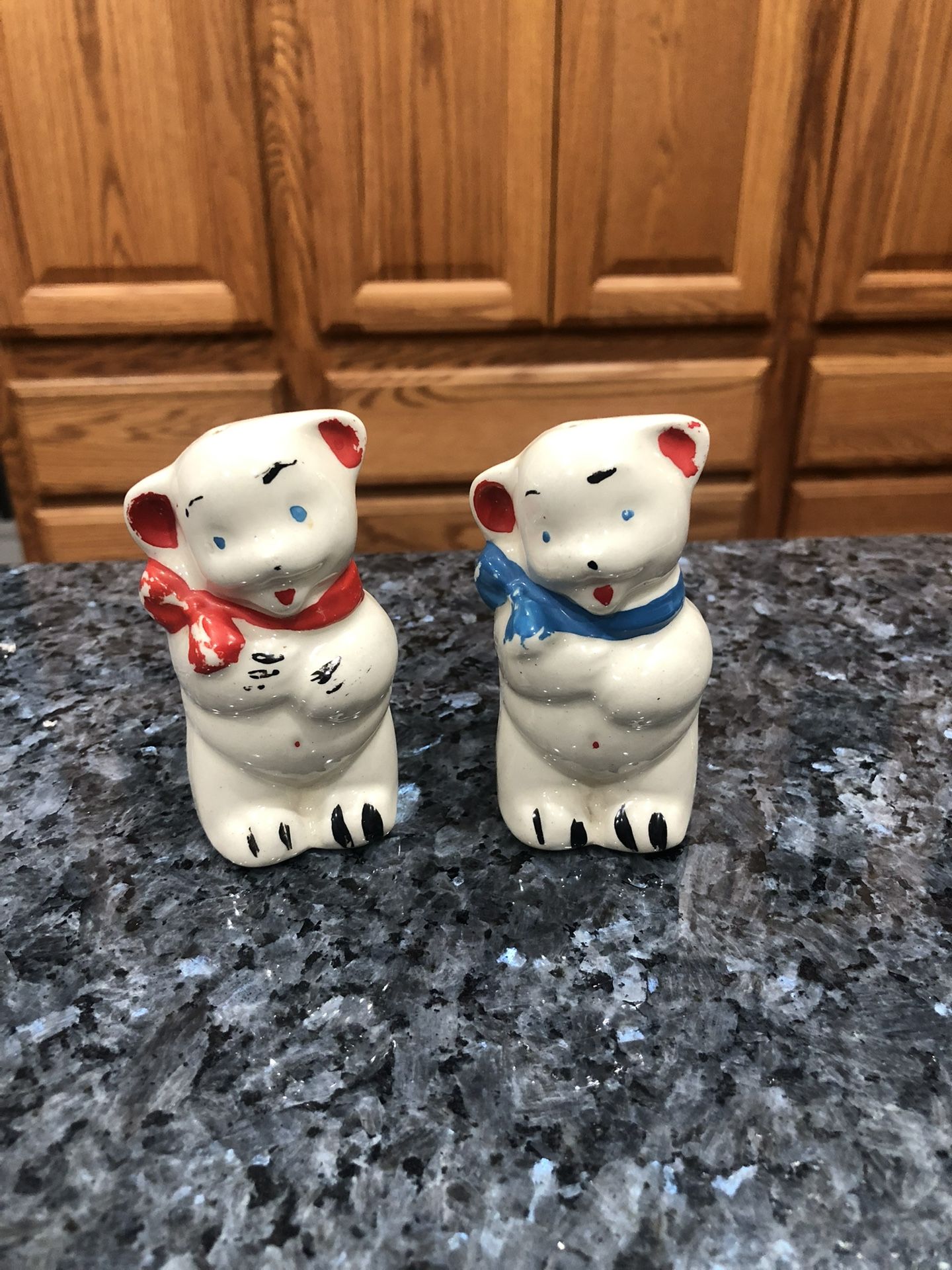 Vintage Shawnee Bears set of Salt and pepper shakers. Some paint wear due to age no stoppers. Approximately 3 1/2 inches tall and 1 1/2 inches wide
