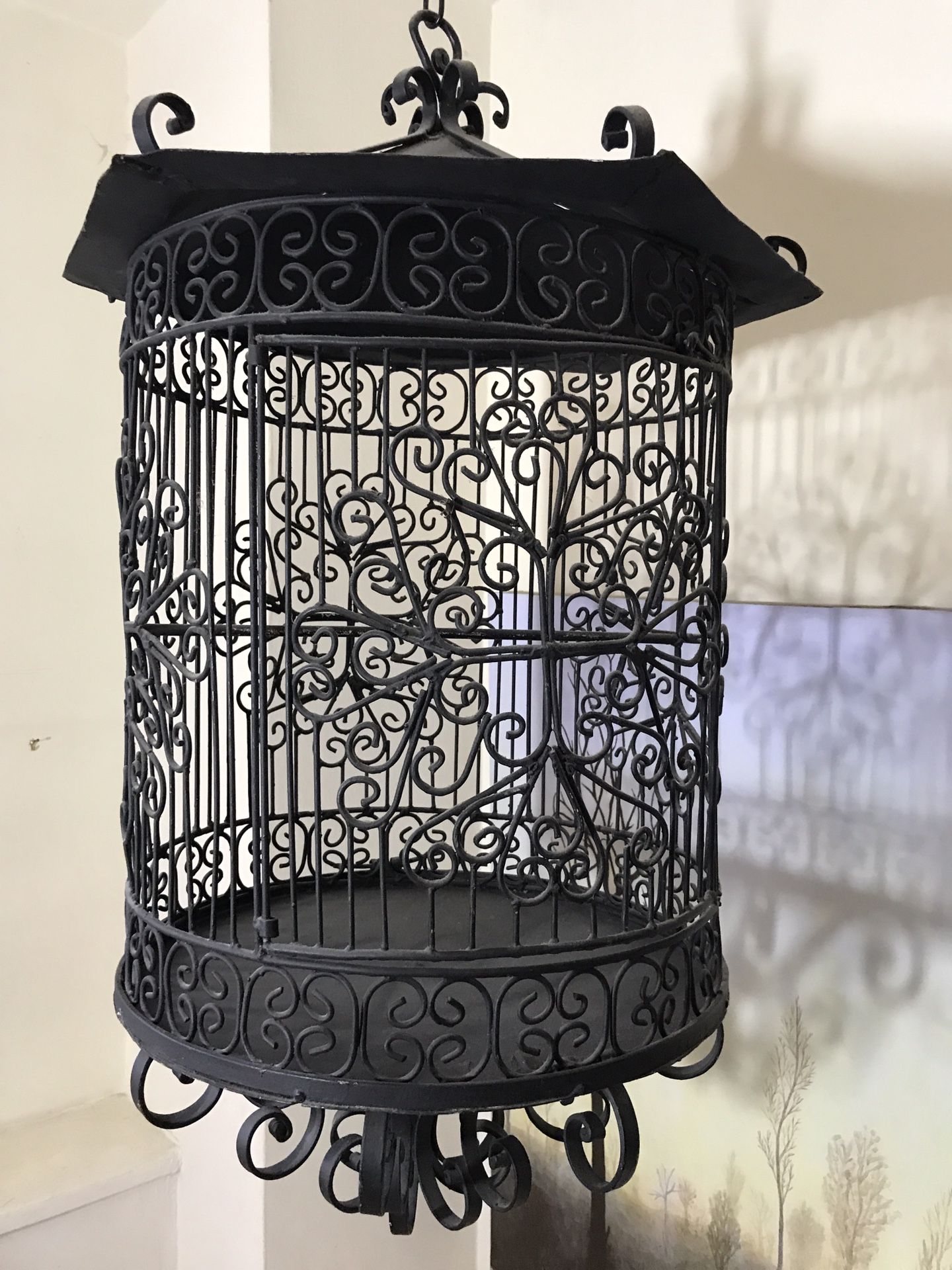 Large metal ( iron ) bird cage in good shape local pick up NYC