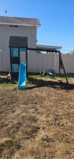 Play and swing set