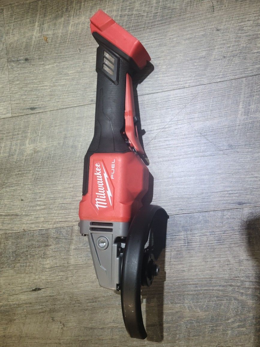 Milwaukee  4-1/2 in./6 in. Braking Grinder 