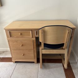 Kids desk and chair