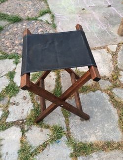 Like New Folding Chair Hardwood 
