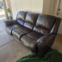 🛋️ Ultra-Comfy Dual Reclining Leather Sofa – Great Condition!
