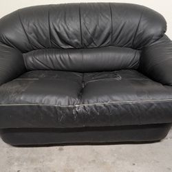 Loveseat, Black Leather - Free