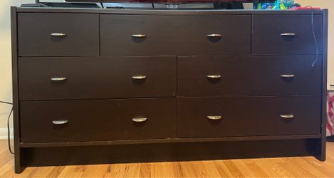 7 drawer dresser and matching nightstand