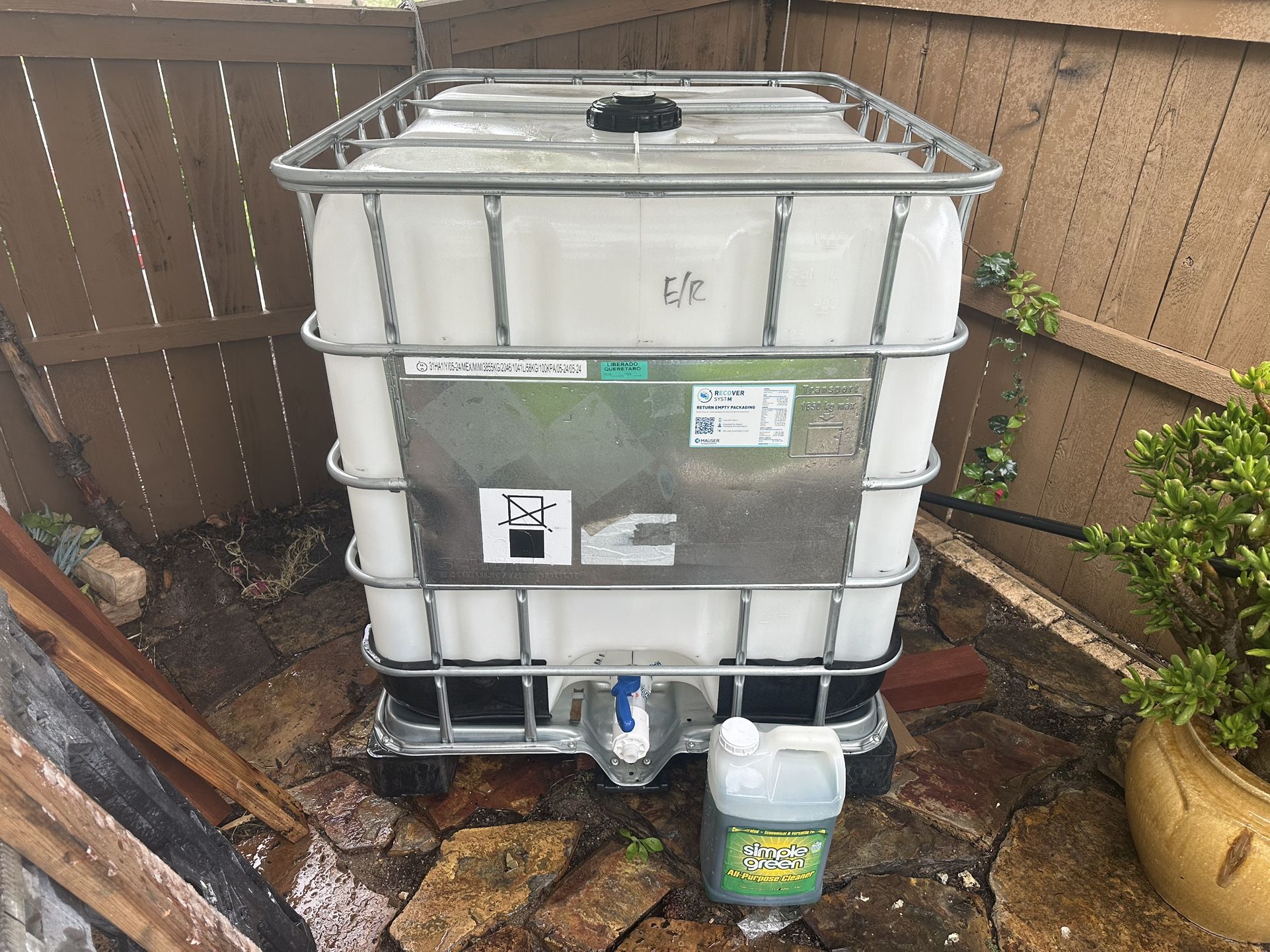 300 Gallon Water Storage Tank