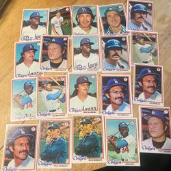 Vintage 1977 Topps Baseball Cards – 168 Card Collection