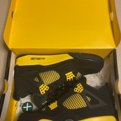 Jordan 4 Yellow Thunder Size 11 Near New With Box