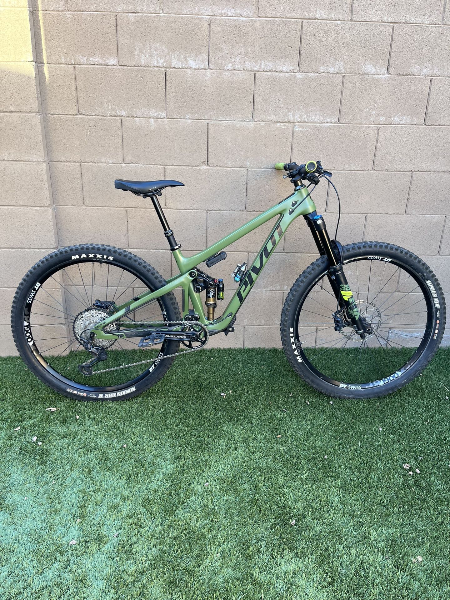 2021 Pivot Switchblade (medium)