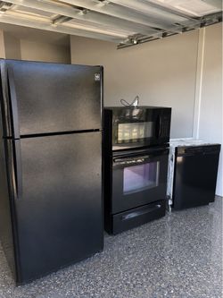 Black Kitchen Appliance Set – 4 Pieces