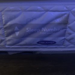 King Size Sleep Number Bed With Pump ( No Bed Frame)