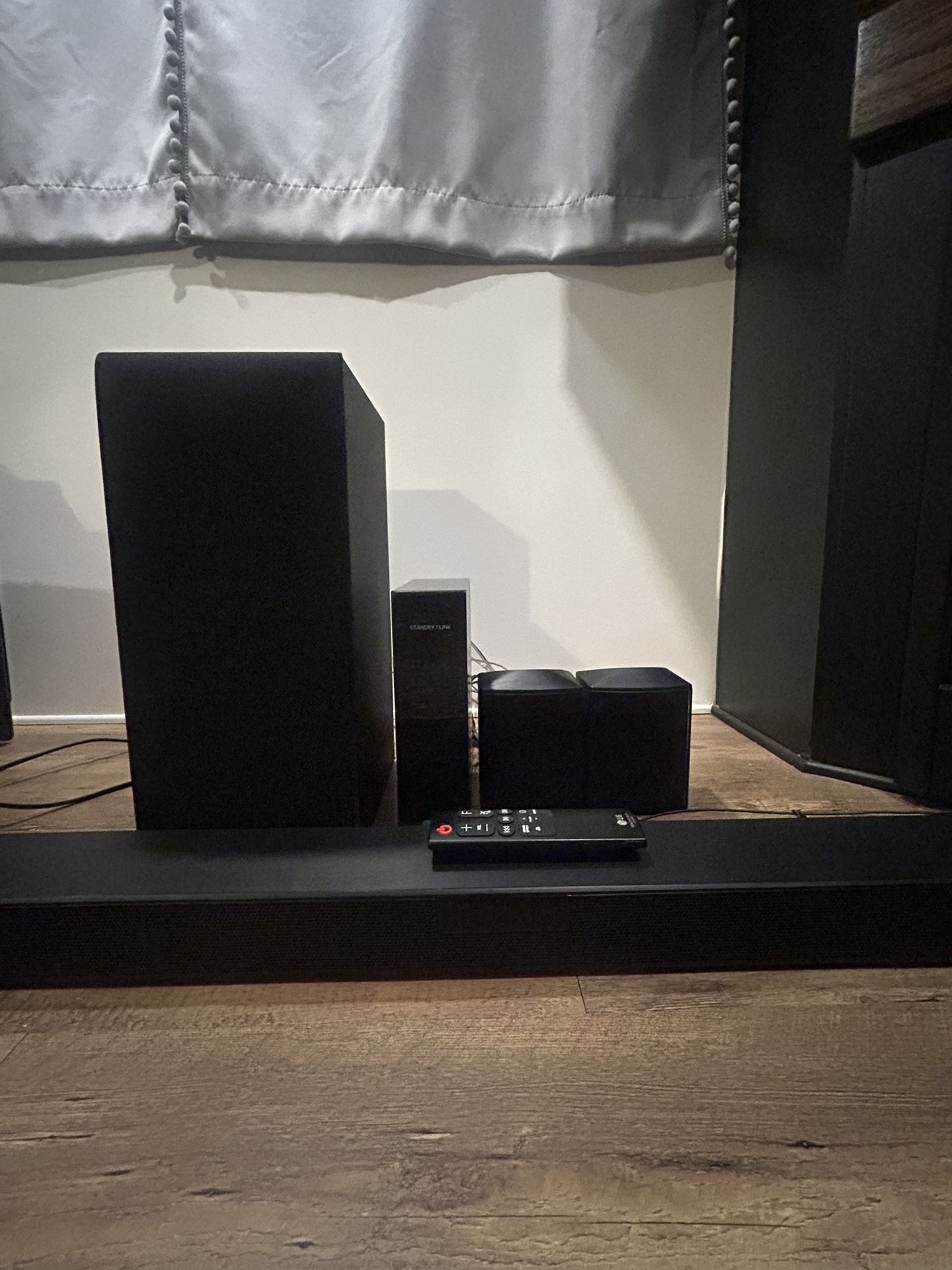 LG SL4R Soundbar + Wireless Subwoofer + Wireless Speakers