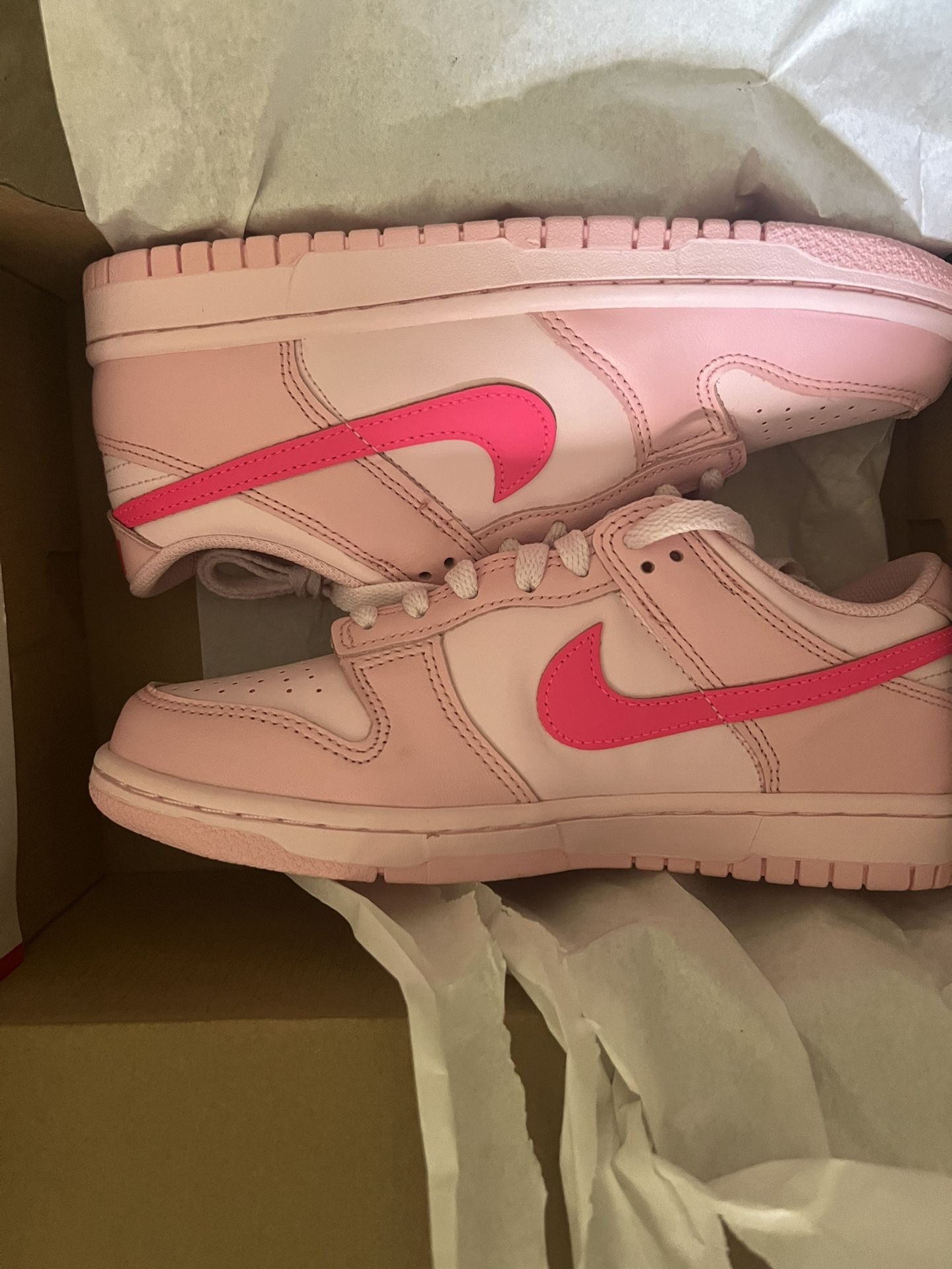 Dunk Low Triple Pink Sz 6 6.5 Brand New