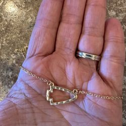 Woman’s new Kansas City Chiefs gold necklace shipping available
