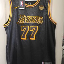 Los Angeles Lakers #77 Doncic Jersey Size XL-NWT! 