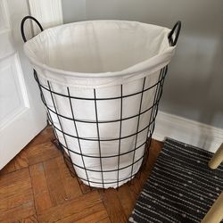 Laundry hamper