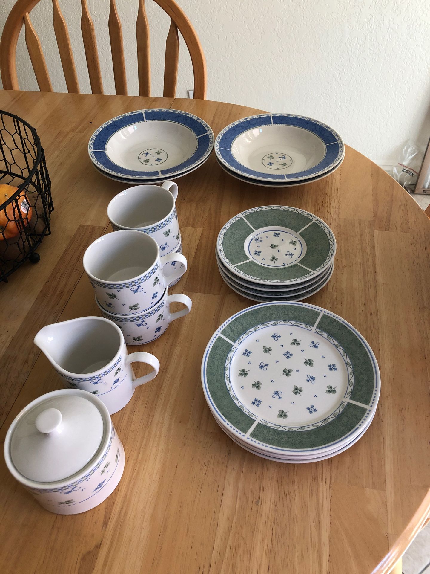 Set of dishes